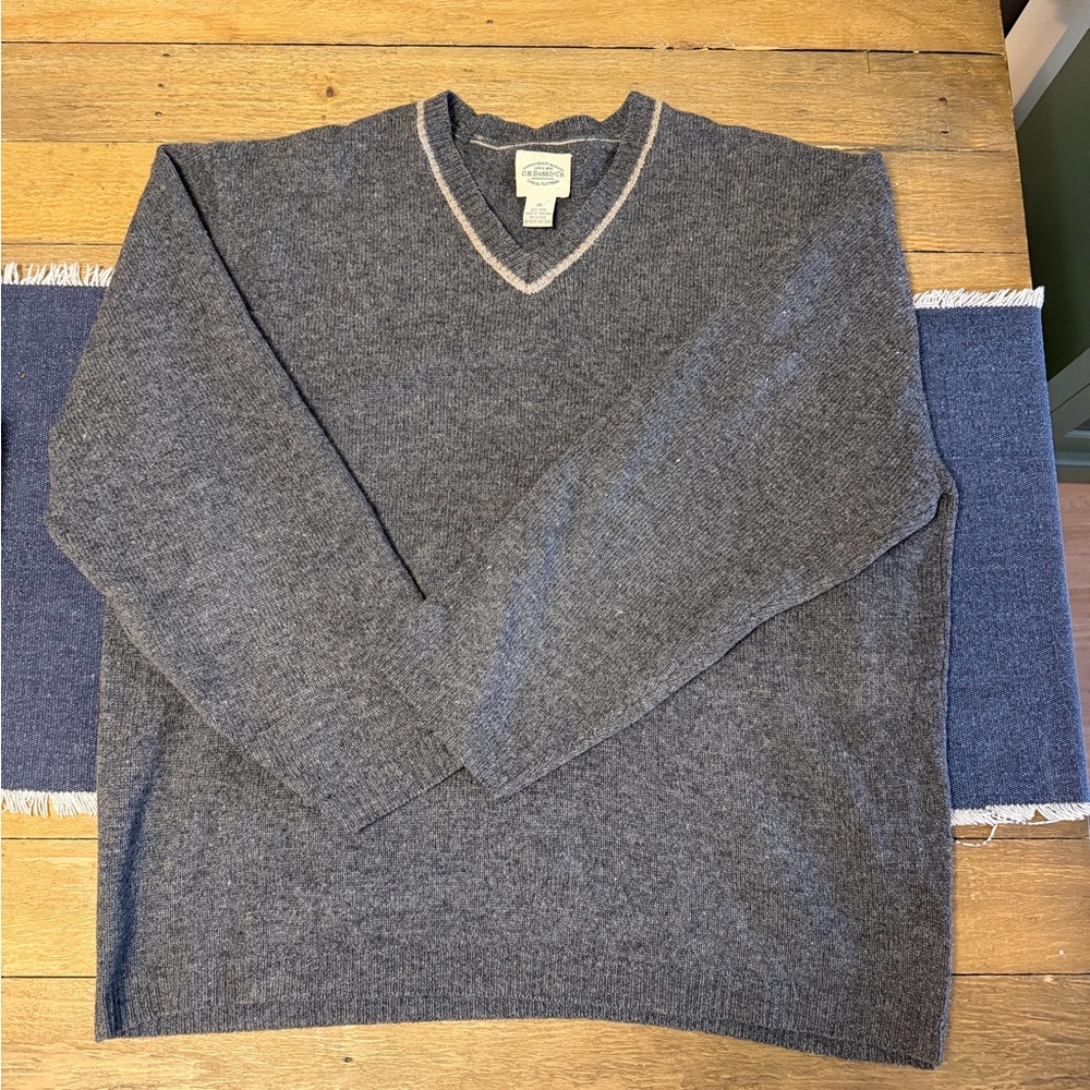 Men’s G.H. Bass 100% Wool Gray V-Neck Sweater XL